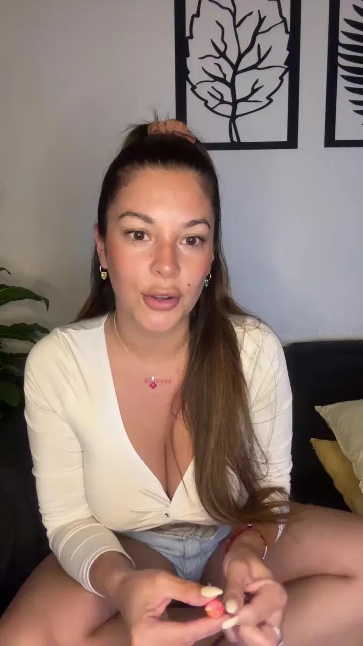 Offline flor_aura30 on Cam4