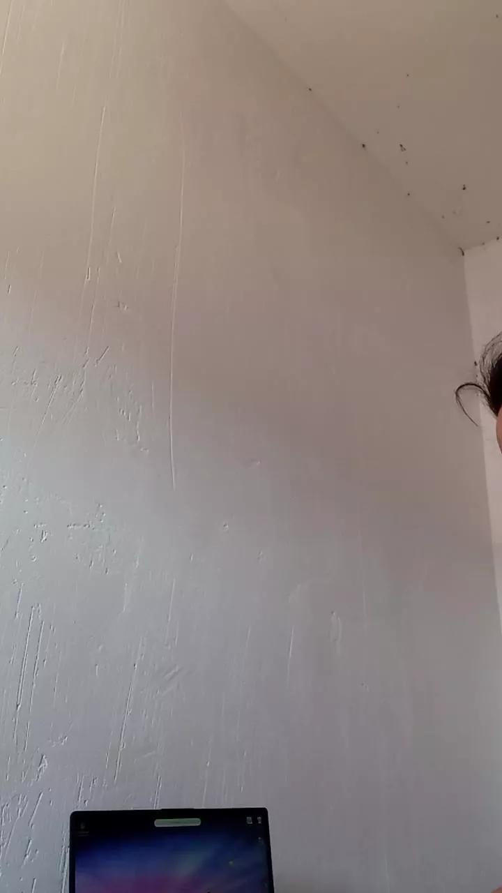 Offline HAIRYPUSSYLIPS on Cam4