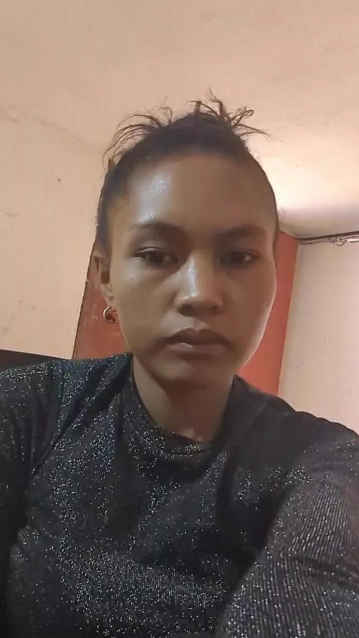 Offline honey_3xxx on Cam4