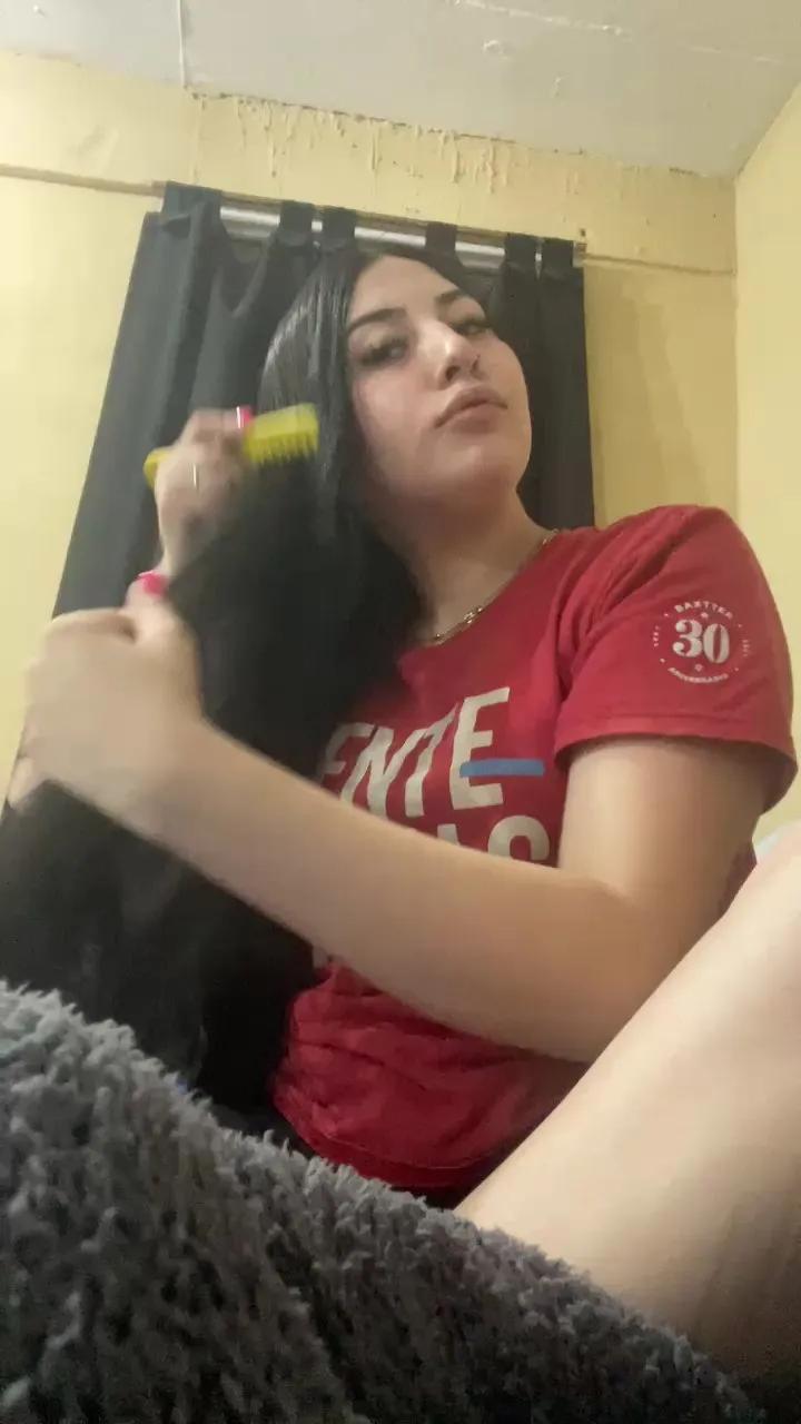 Offline hottll2 on Cam4