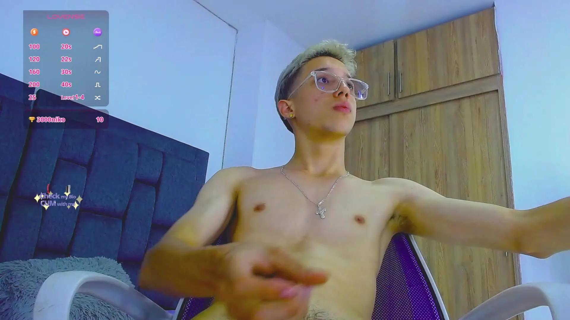 Offline james_bigc0ck20 on Cam4