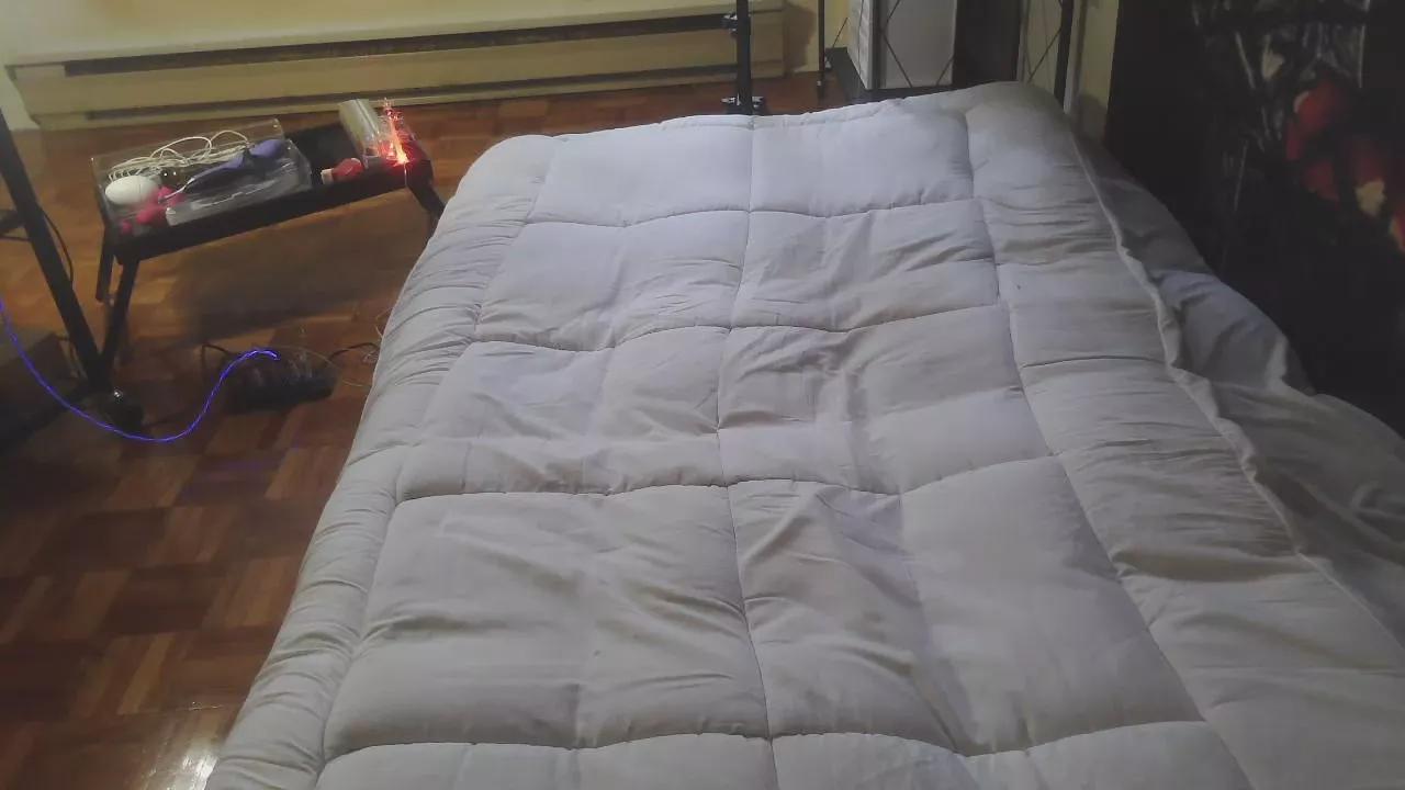 Offline JANININA on Cam4