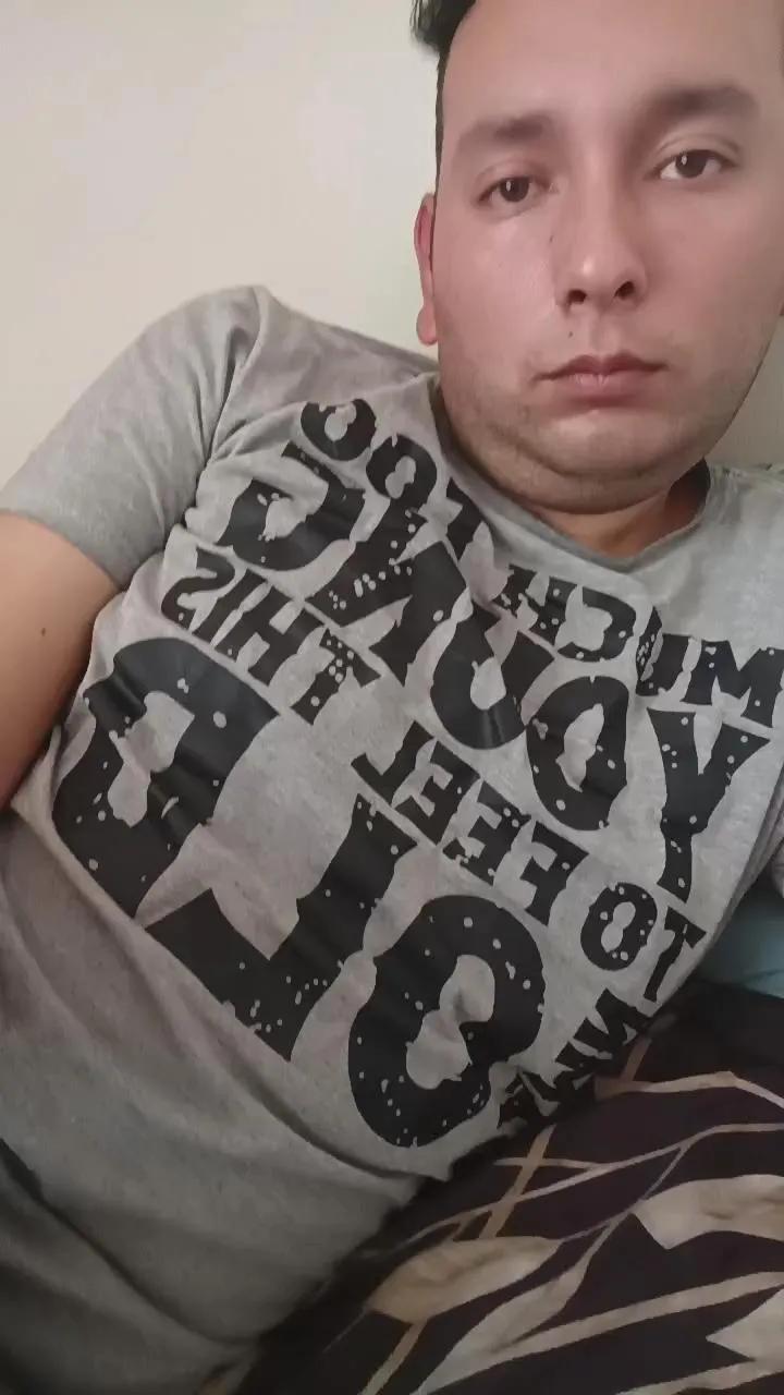 Offline JoeGol96 on Cam4