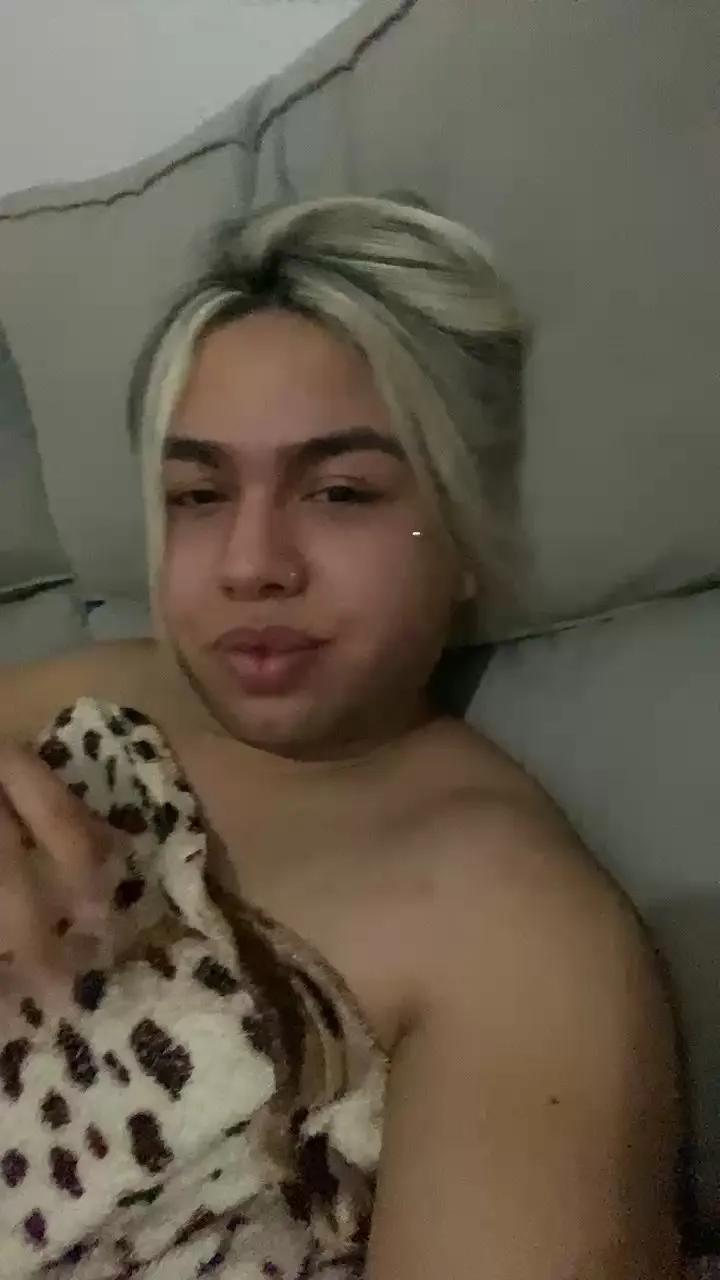 Offline Juju6999 on Cam4