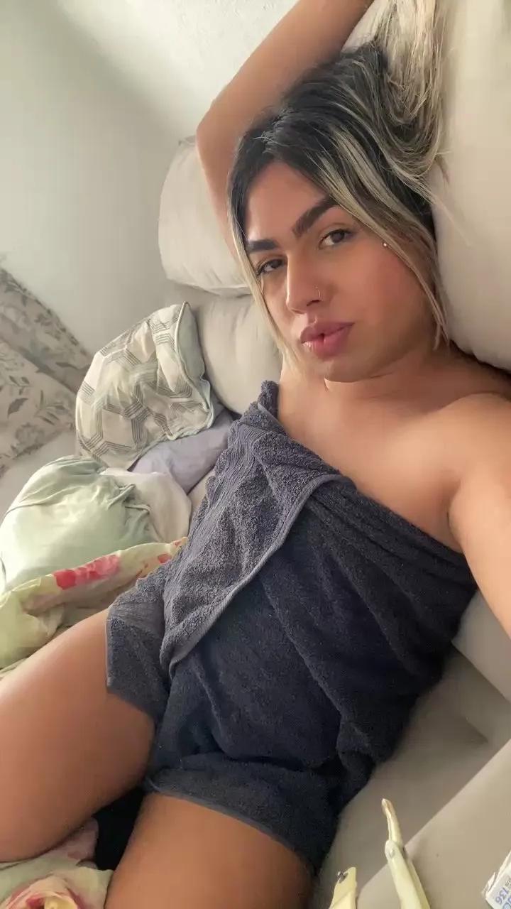 Offline Juju6999 on Cam4