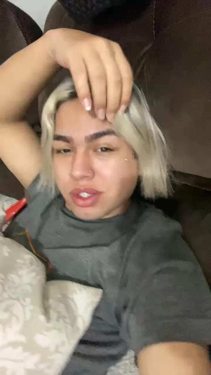 Offline Juju6999 on Cam4