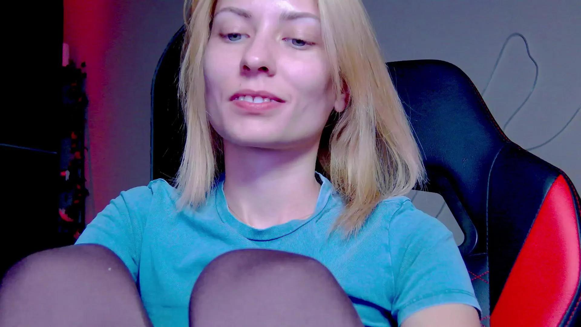 Freechat Karoline121 on Cam4