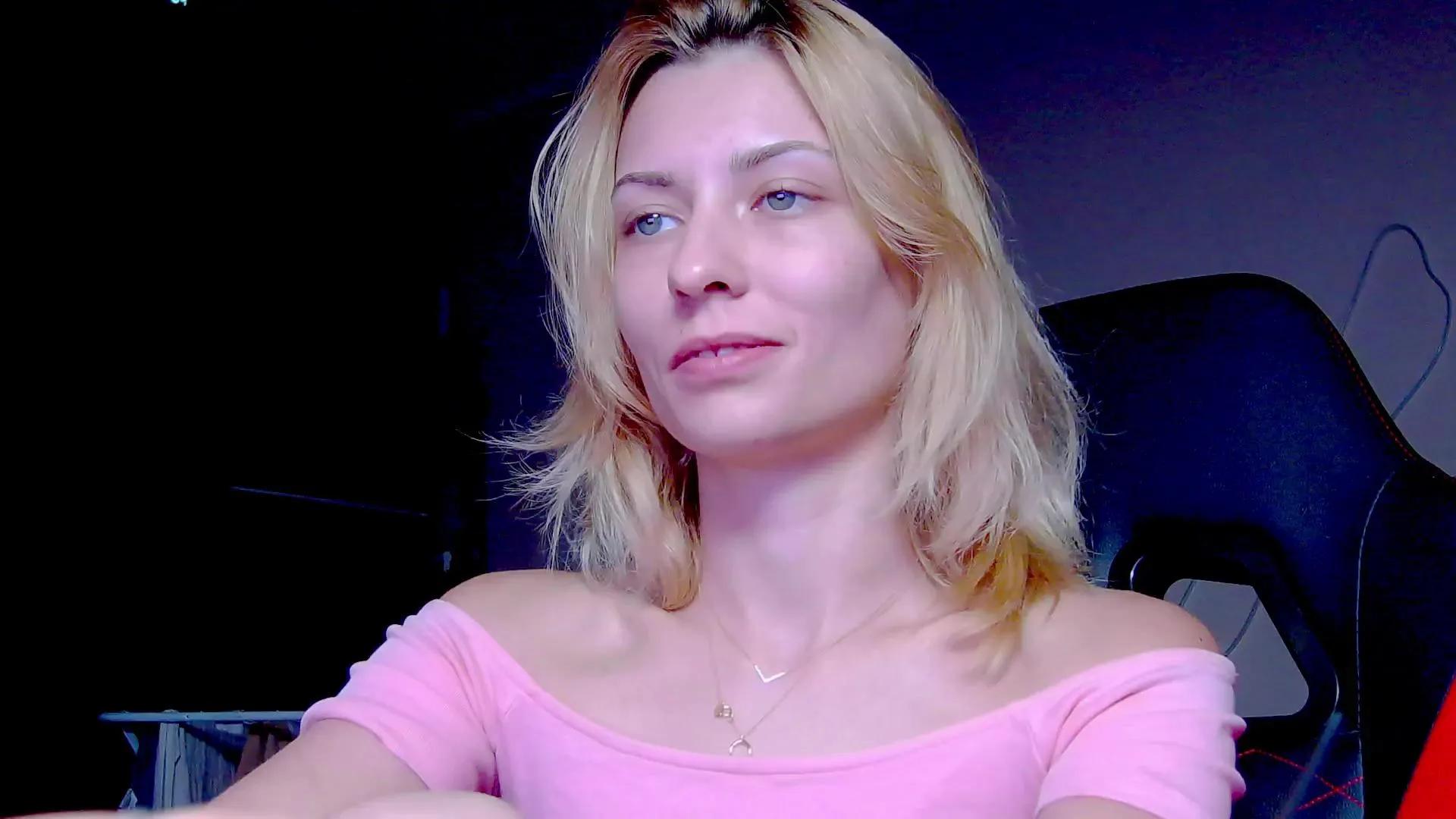 Freechat Karoline121 on Cam4