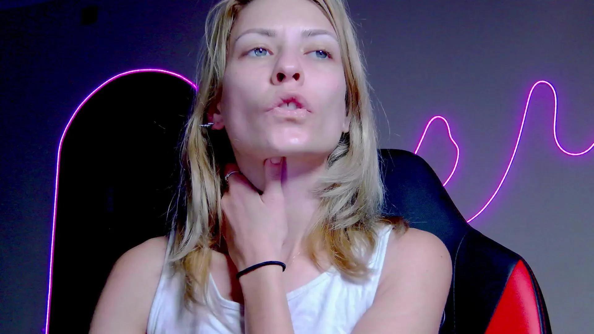 Freechat Karoline121 on Cam4