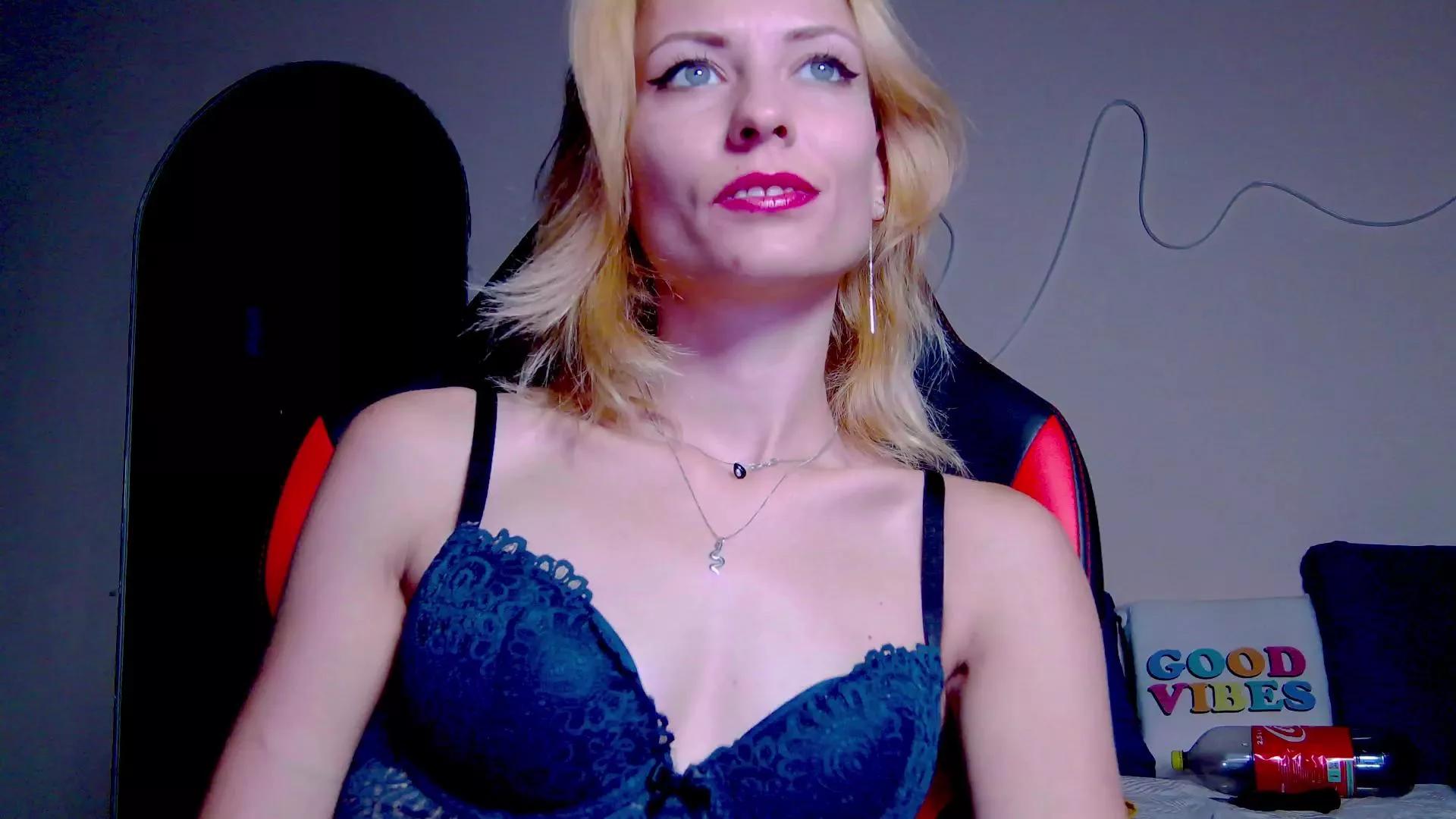 Freechat Karoline121 on Cam4