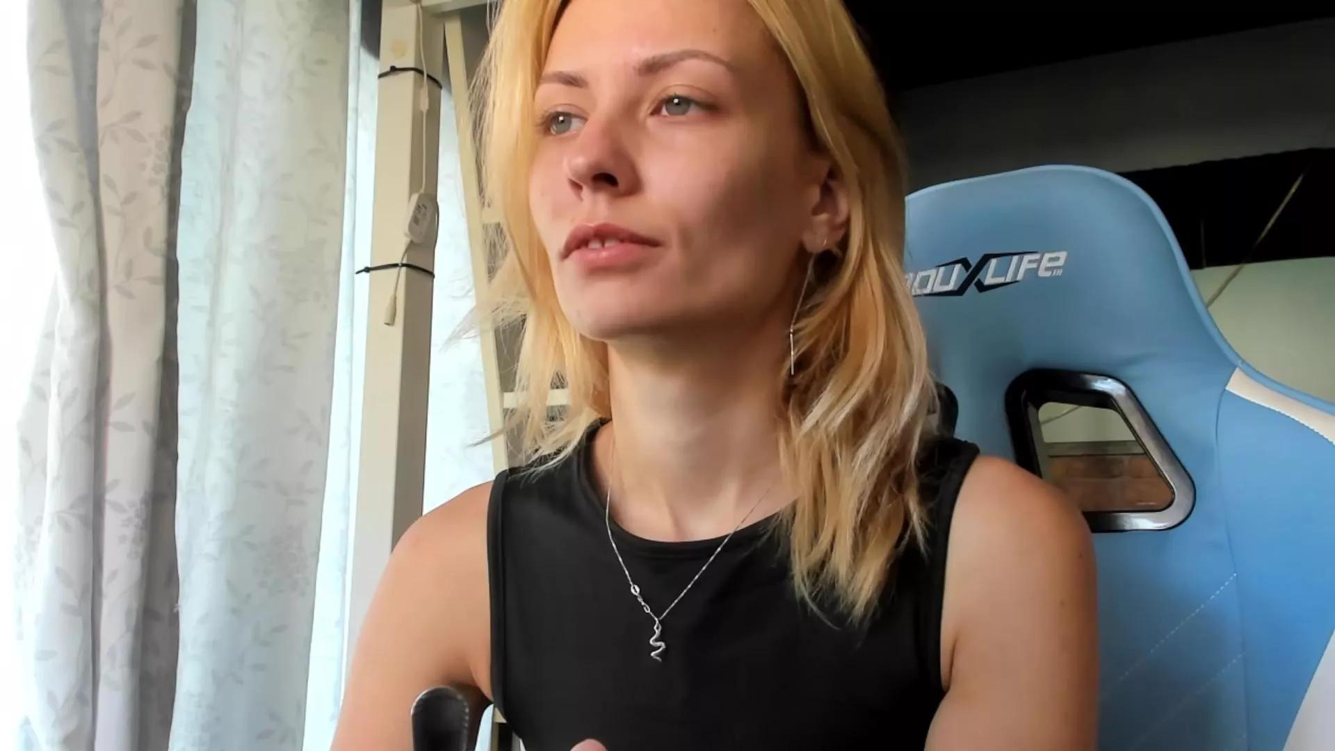 Freechat Karoline121 on Cam4