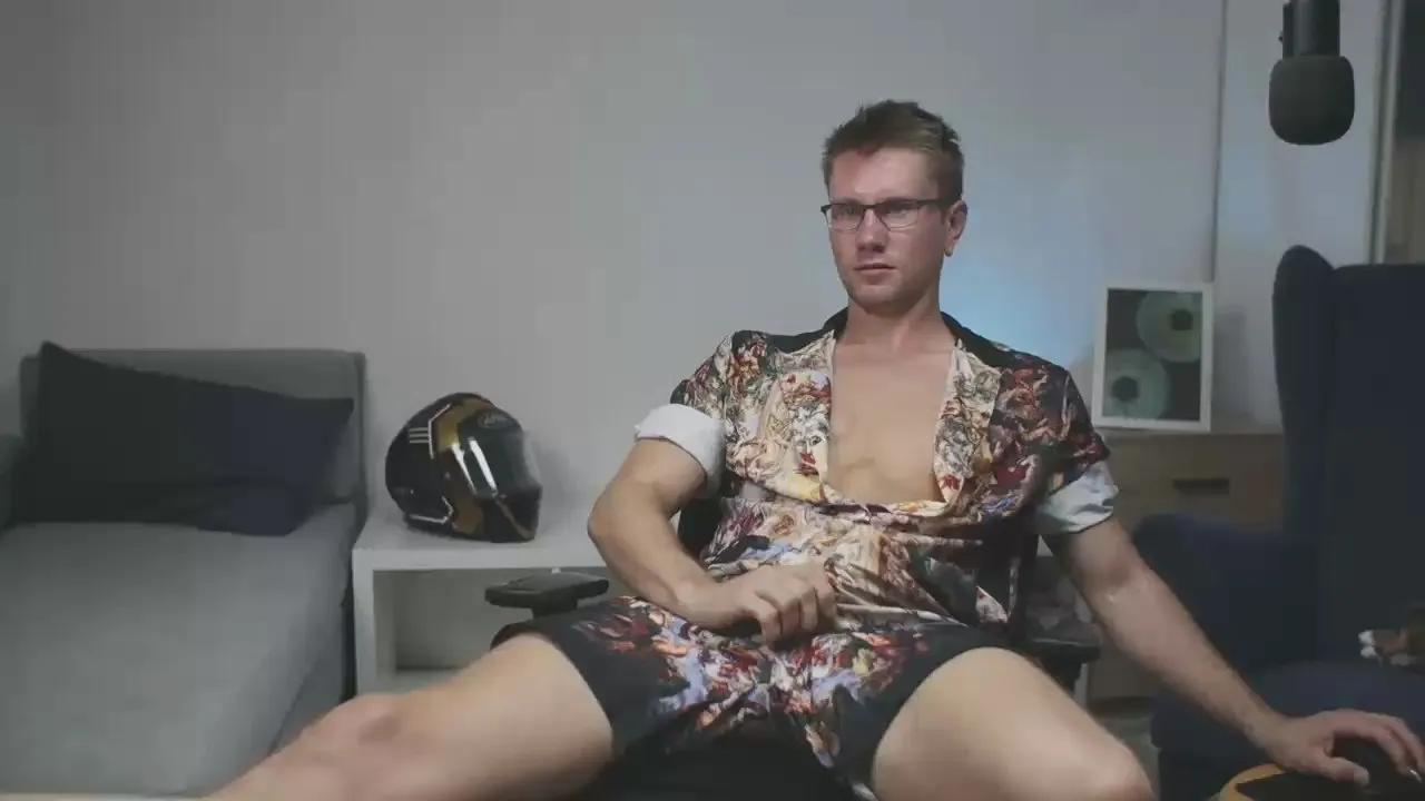 Offline kevin_park on Cam4