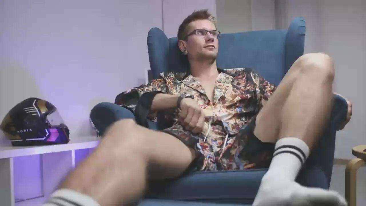 Offline kevin_park on Cam4