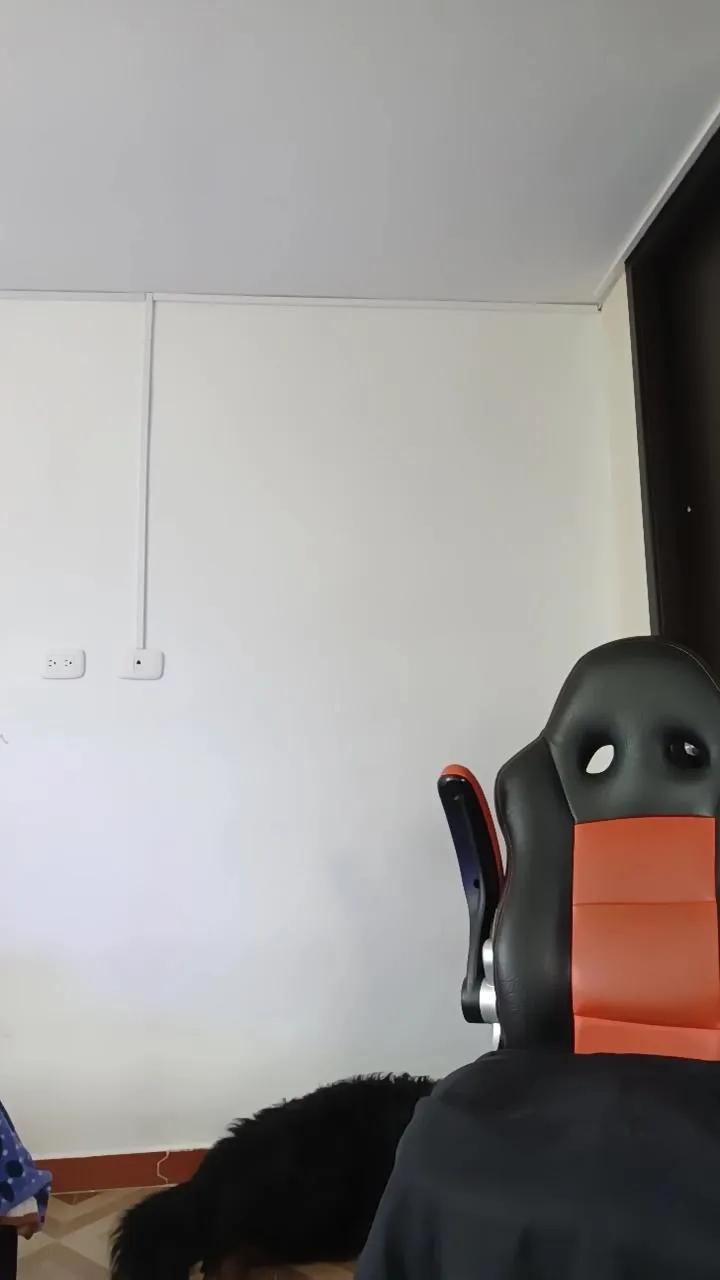 Offline Kitty_goddess on Cam4