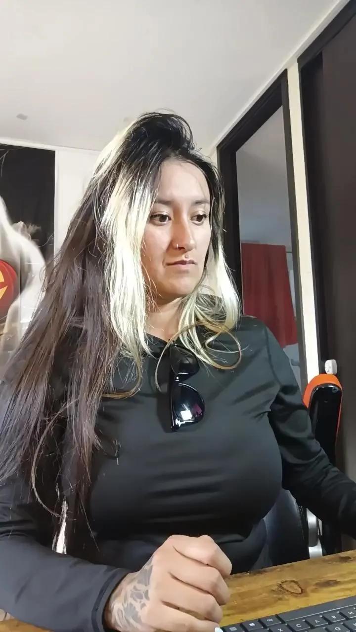 Offline Kitty_goddess on Cam4