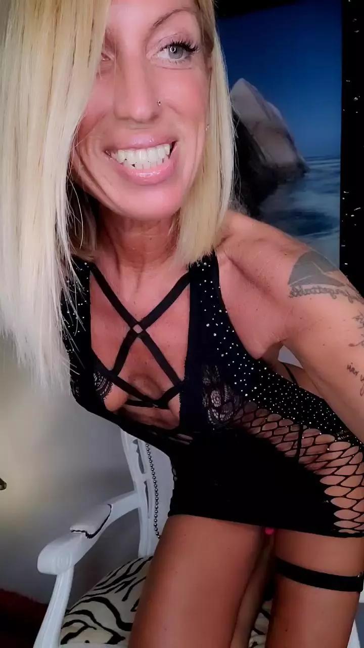 Offline Ladyblue on Cam4