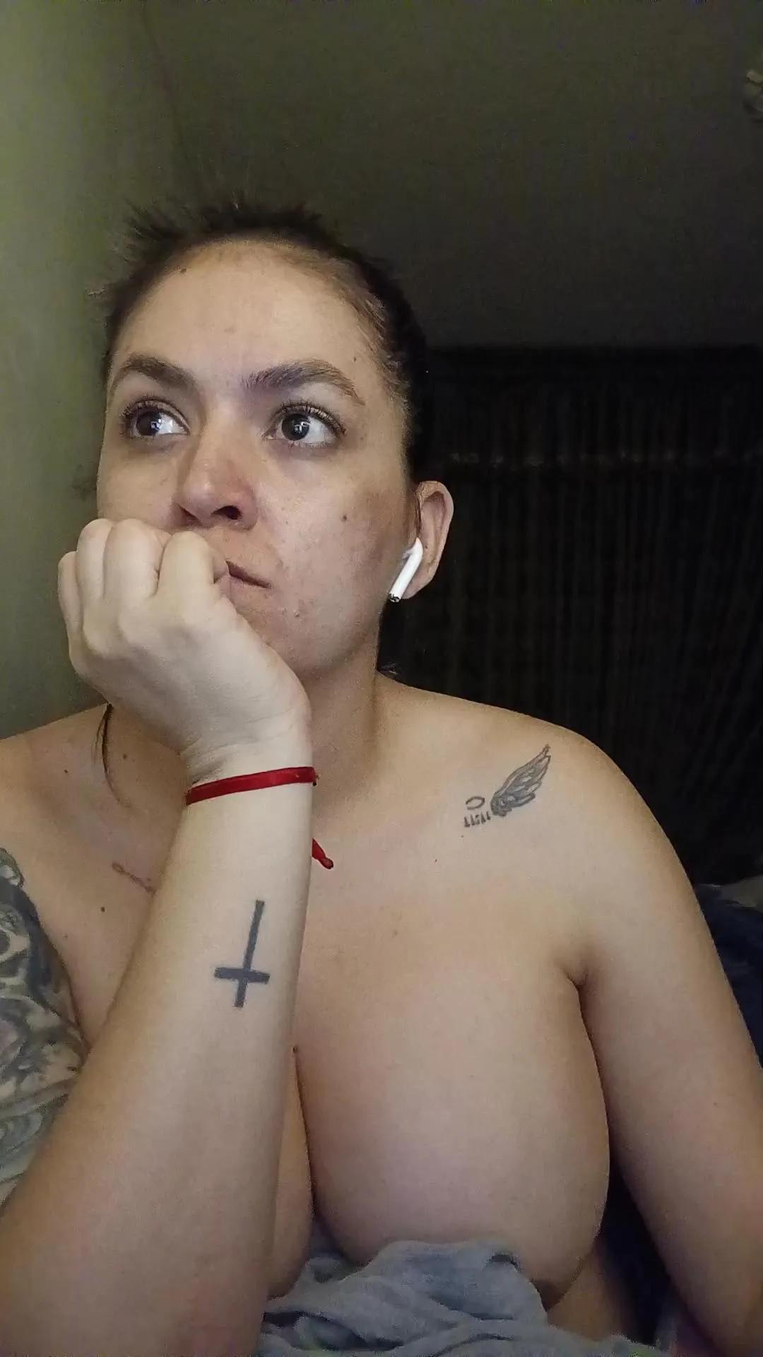 Offline ladykyhara on Cam4