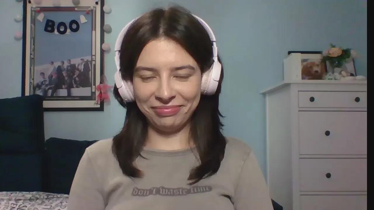 Offline LariceSweetgirl on Cam4