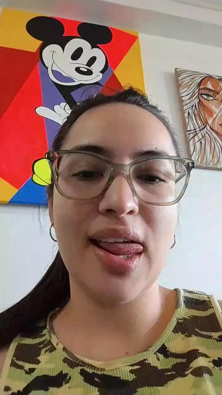 Offline Latinaakita4 on Cam4