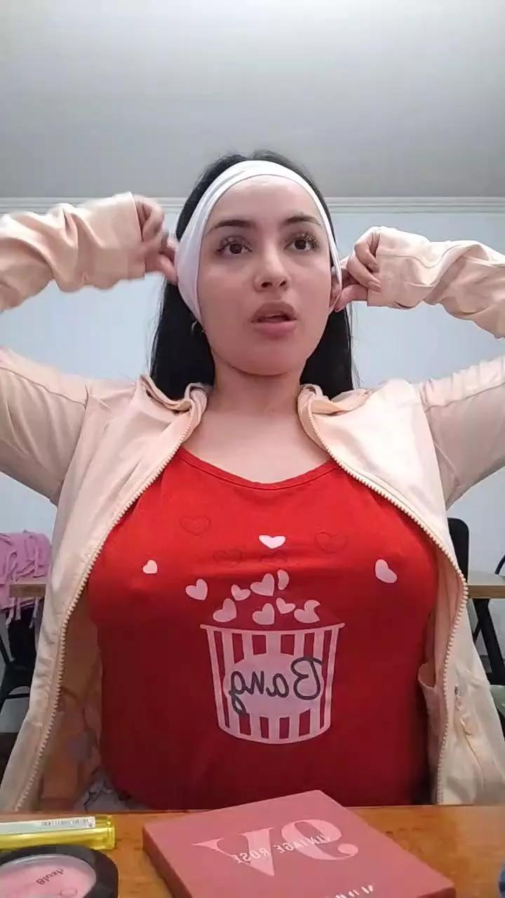 Offline Latinaakita4 on Cam4