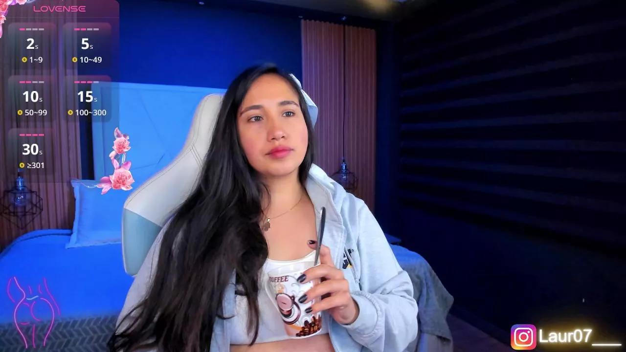 Offline LauRoberts on Cam4