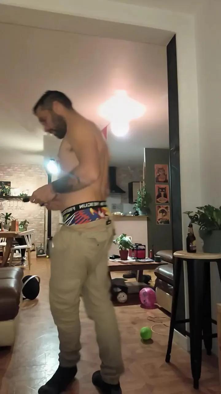 Offline lebrun51 on Cam4