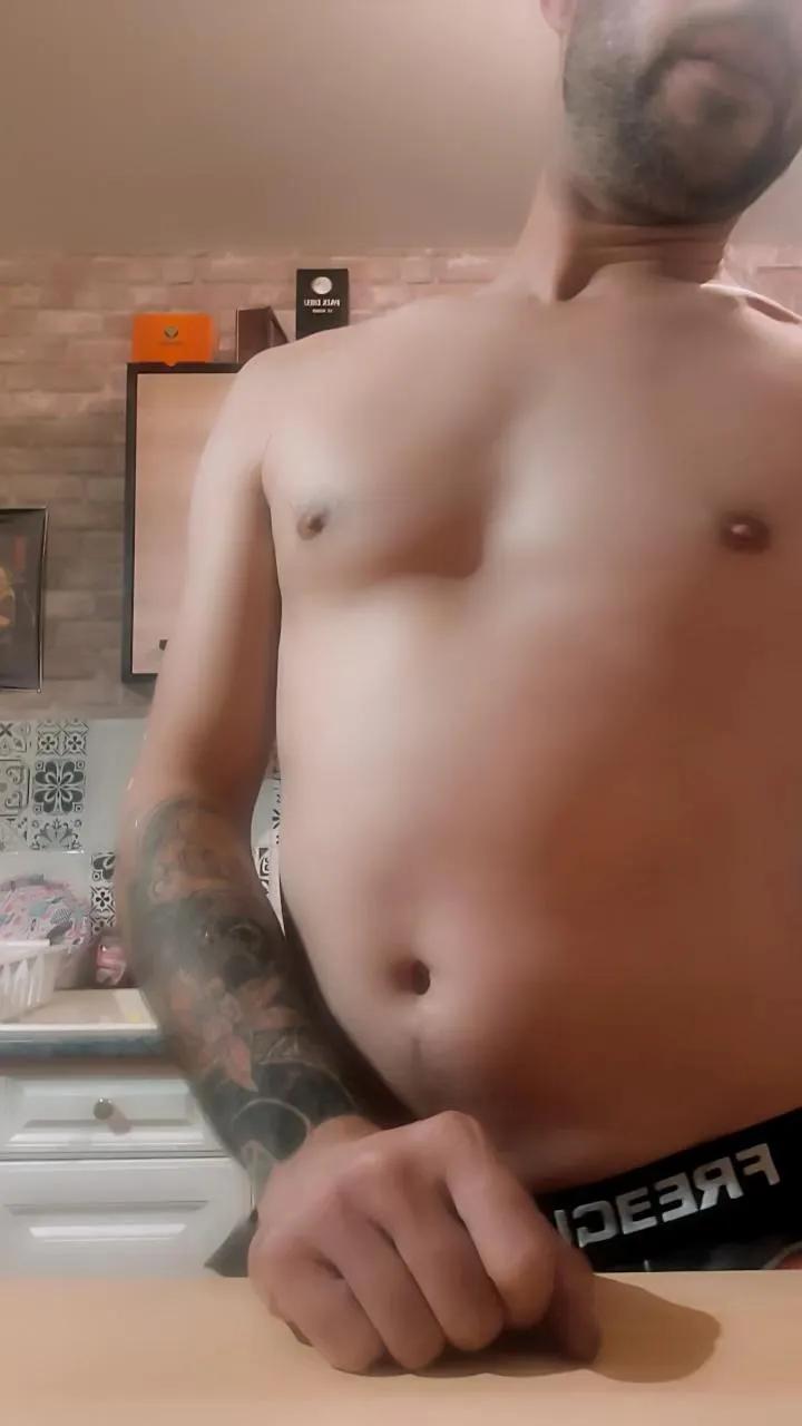 Offline lebrun51 on Cam4