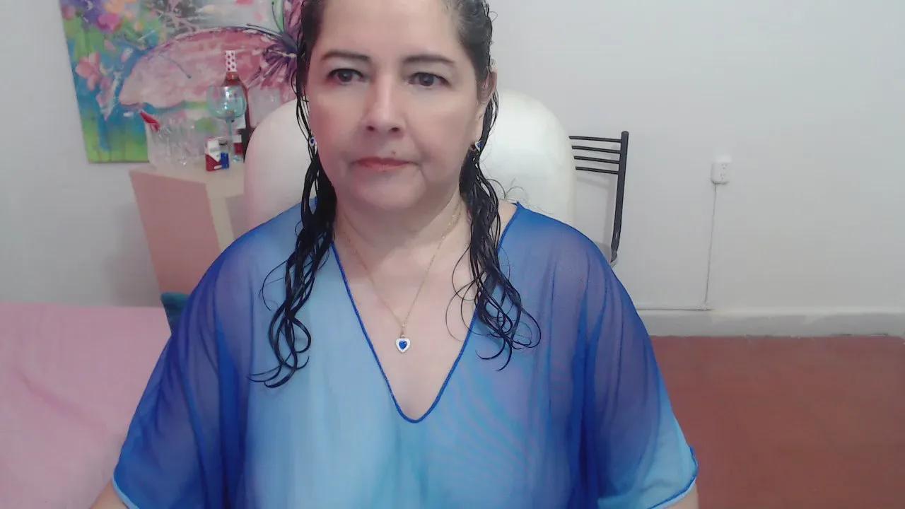 Offline leonela_69 on Cam4