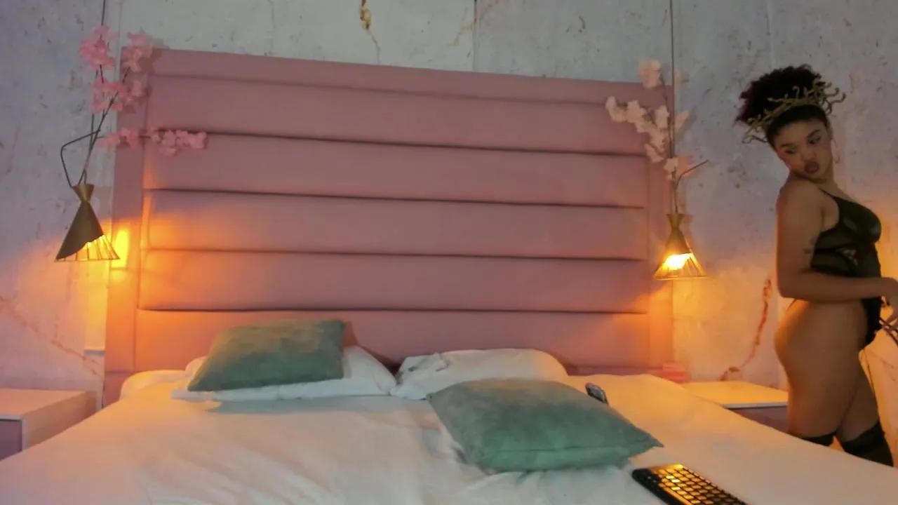 Offline LolaDupont on Cam4