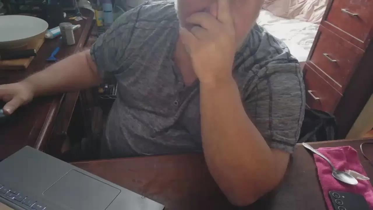 Offline Lonelydaddy on Cam4