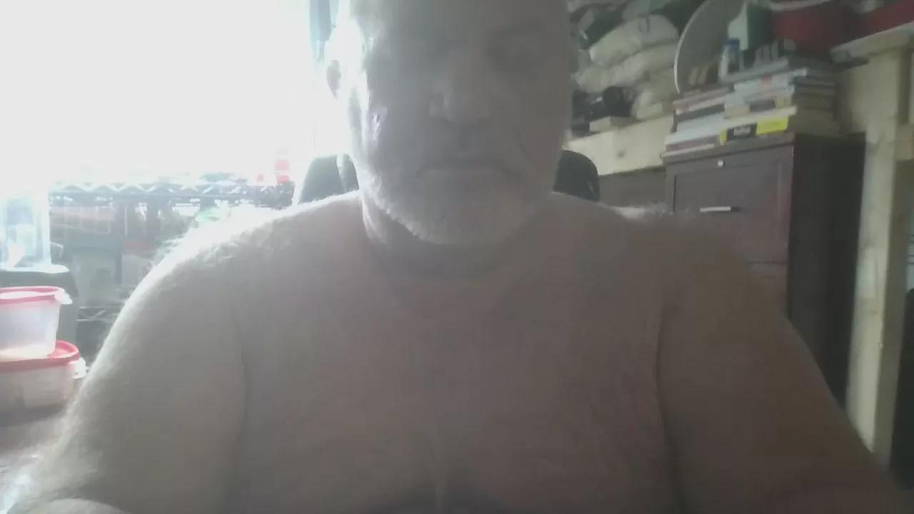 Offline Lonelydaddy on Cam4