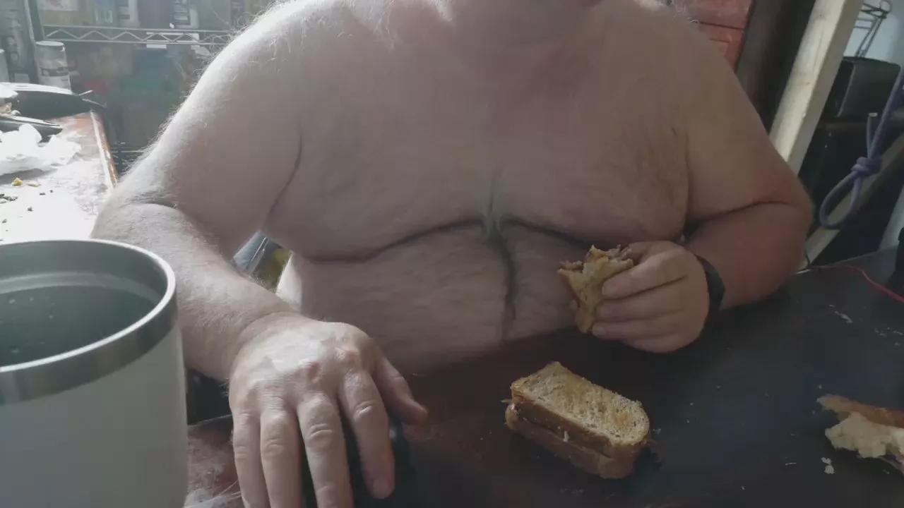 Offline Lonelydaddy on Cam4