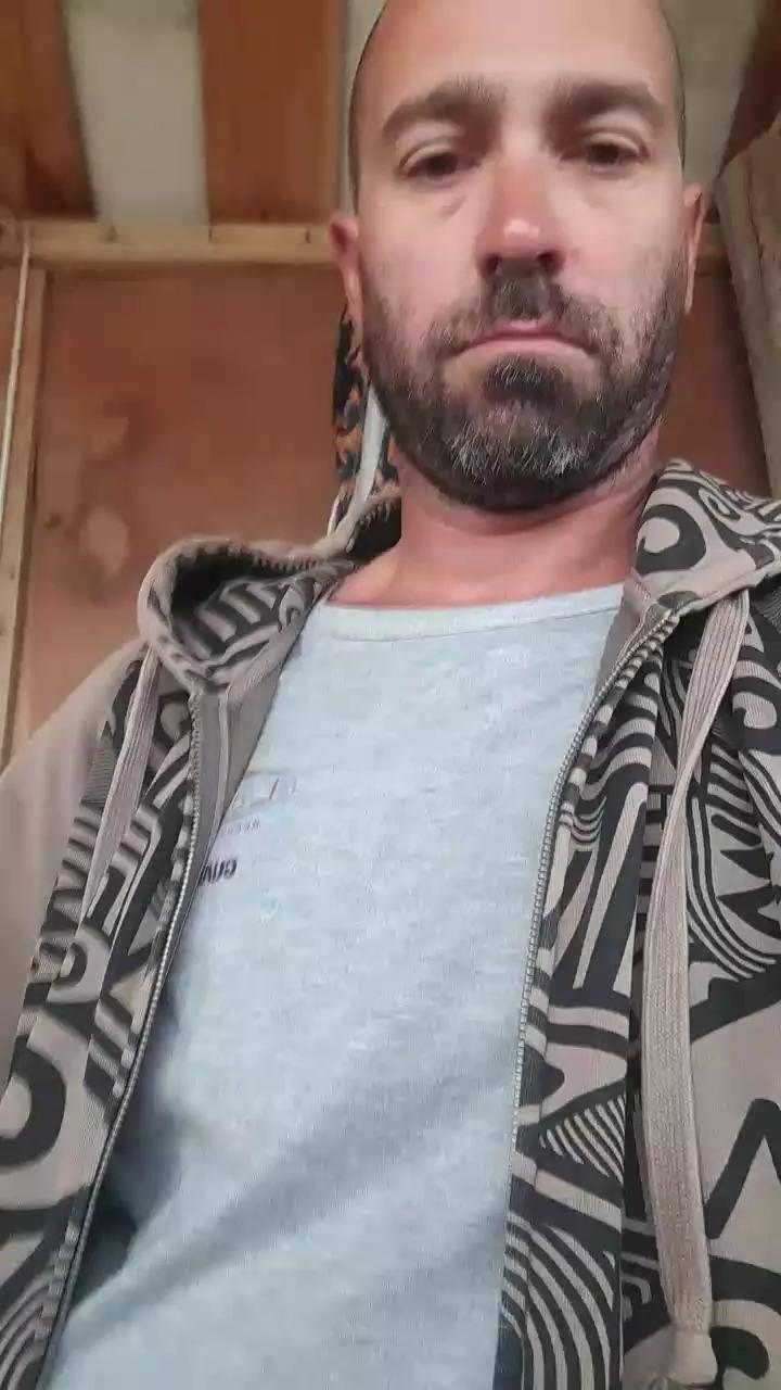 Offline manutrianas on Cam4