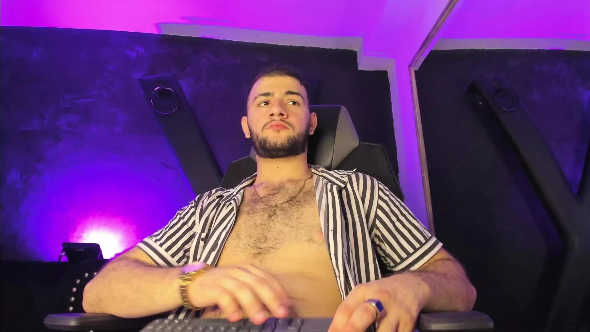 Offline MaximusDicks on Cam4