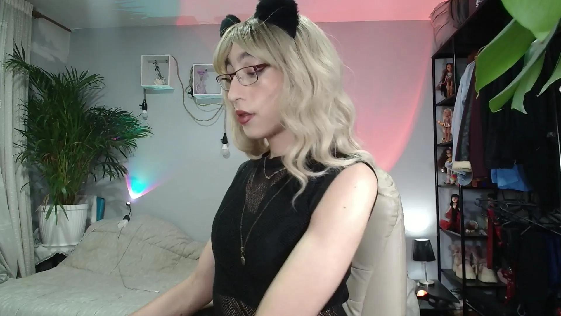 Offline NicoleLpz on Cam4