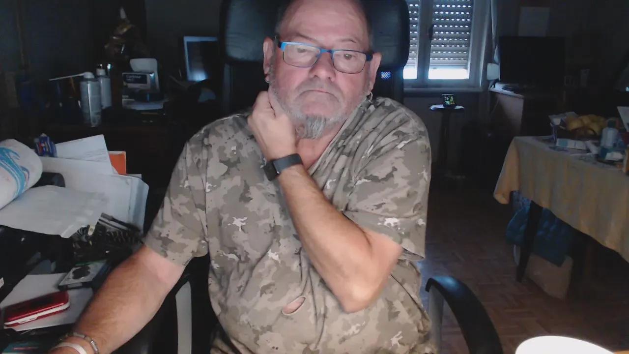 Offline nours68440 on Cam4