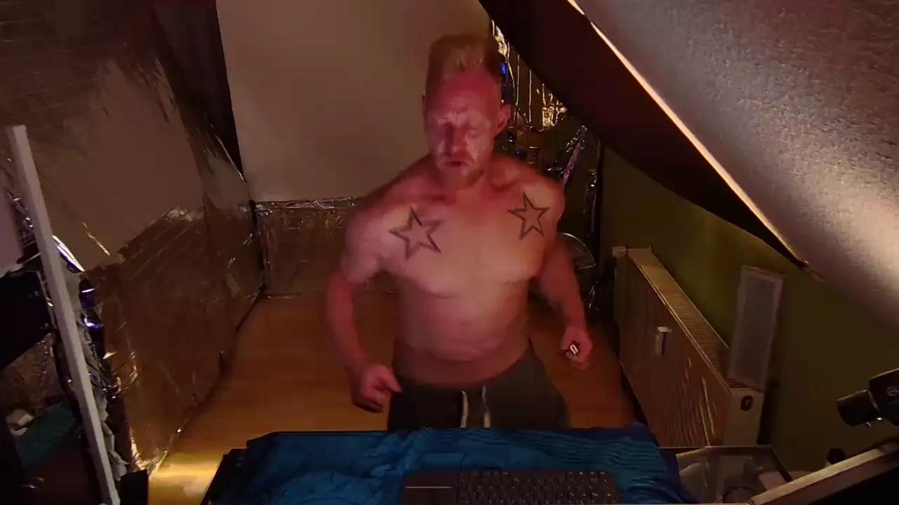 Offline Patrick_2025 on Cam4