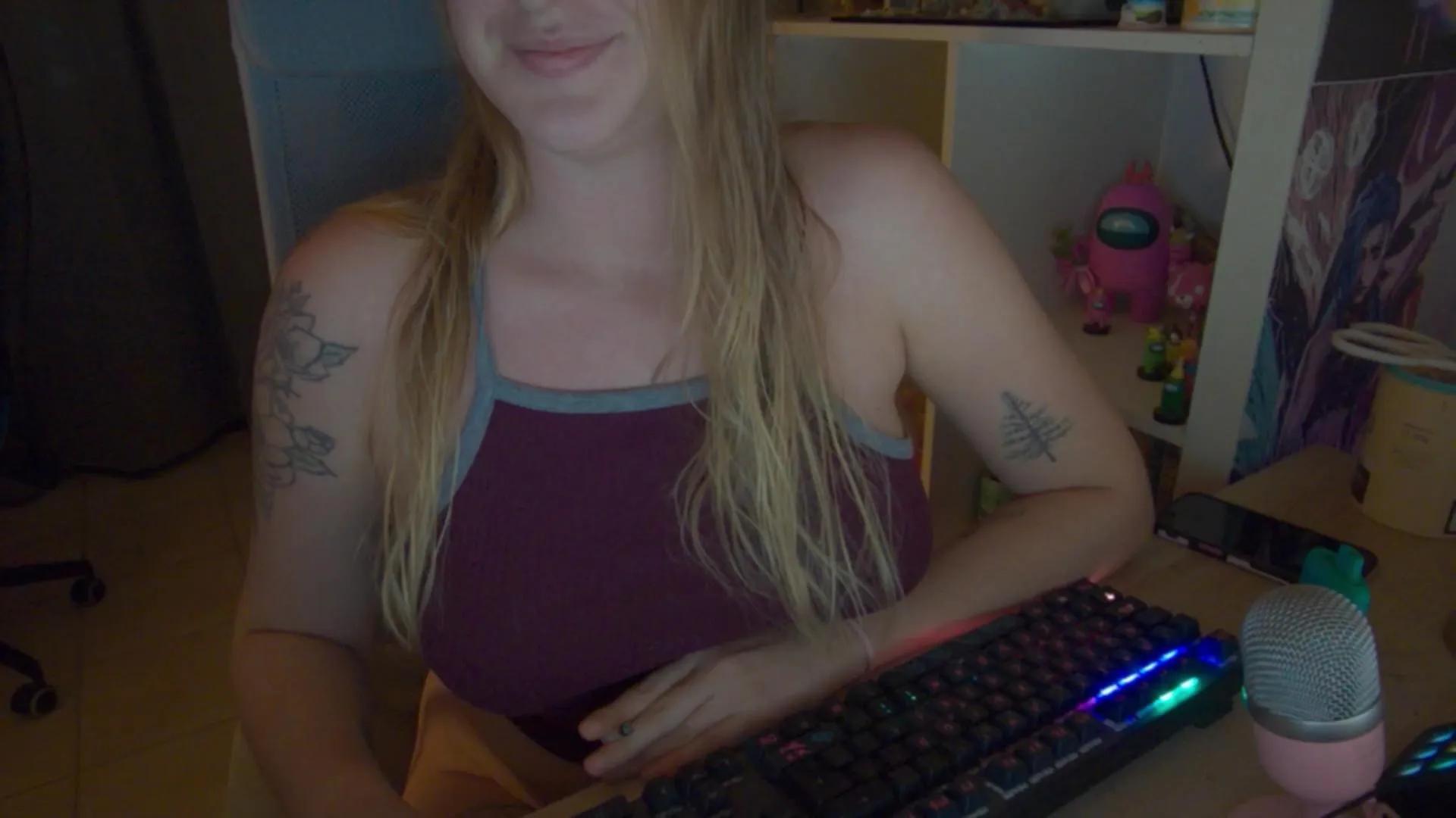 Offline pinkladyx2 on Cam4