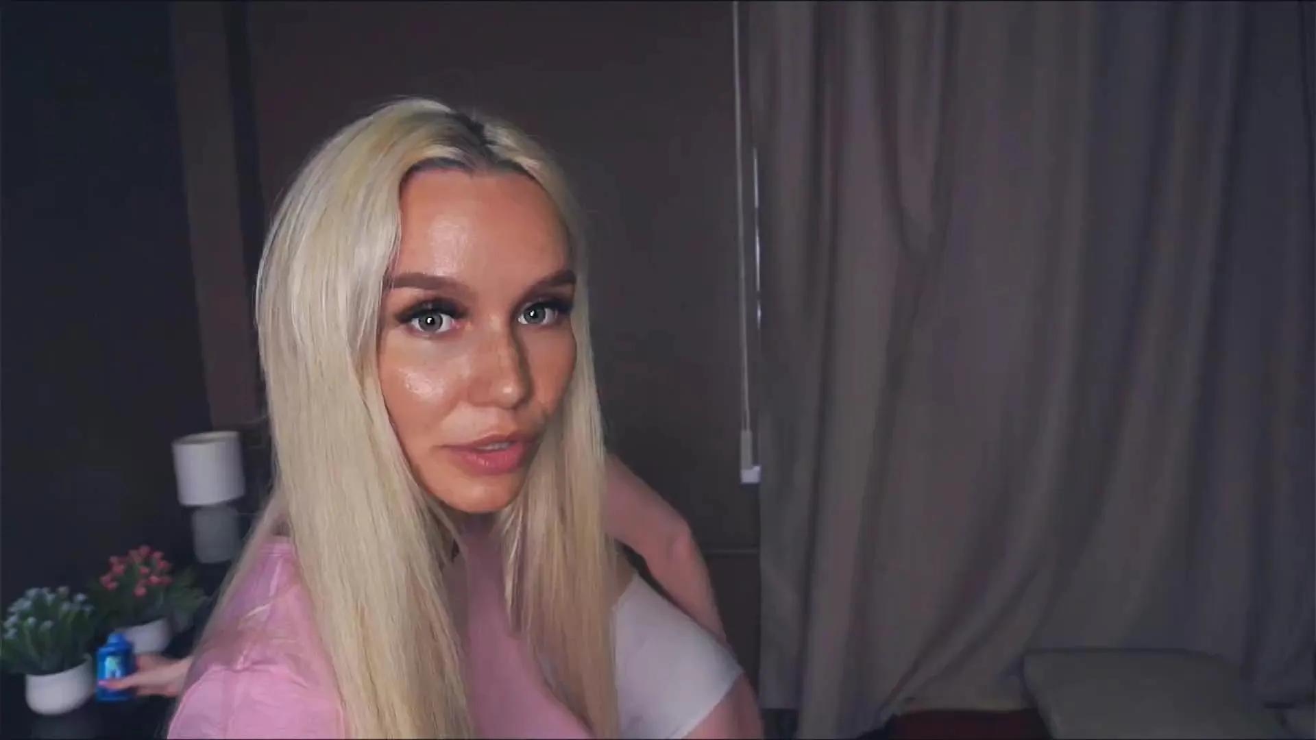 Offline PollyBorer on Cam4