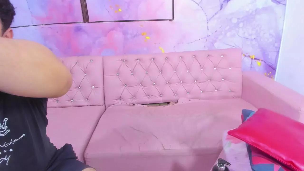 Freechat reichellhot_lat on Cam4