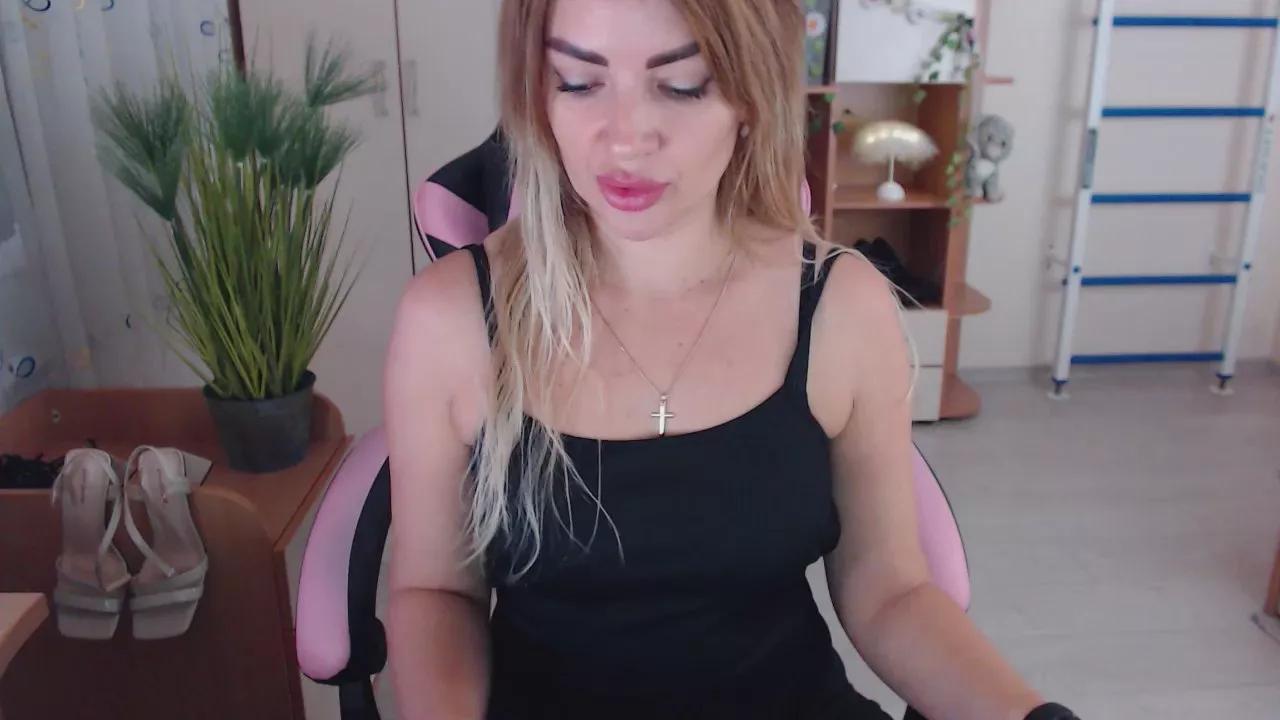 Offline RileyBellucci on Cam4