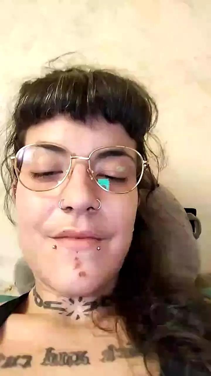 Offline saldfnuik on Cam4