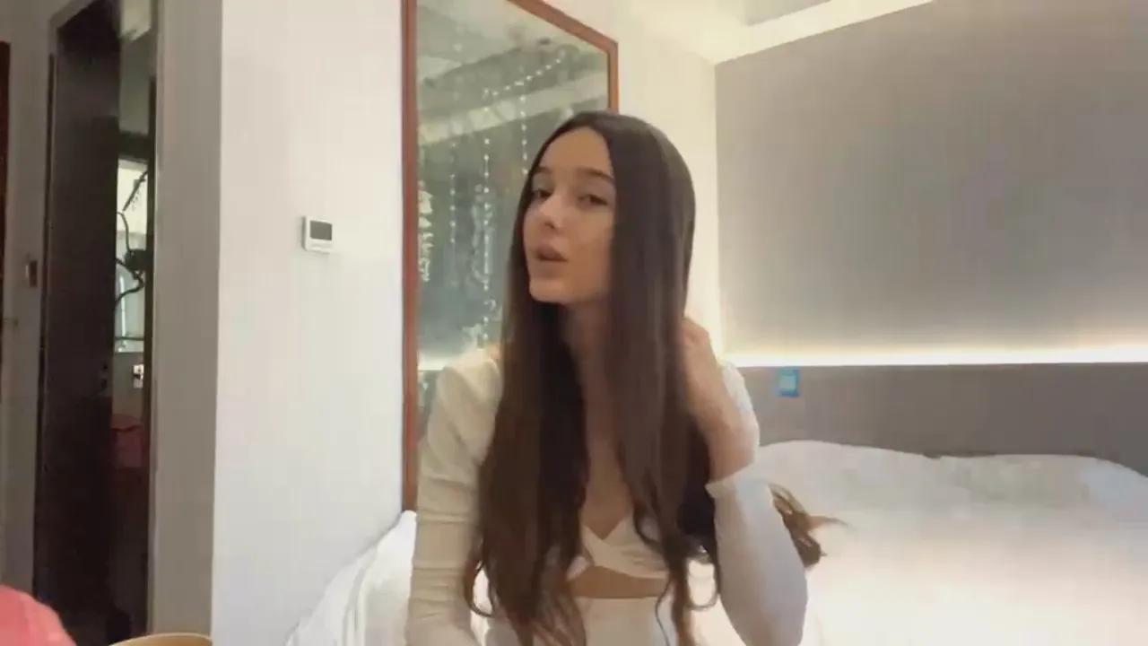 Cam4 SaranBullert is Freechat SaranBullert —  #femdom #anal #ass #pussy #threesome #gamer #pee