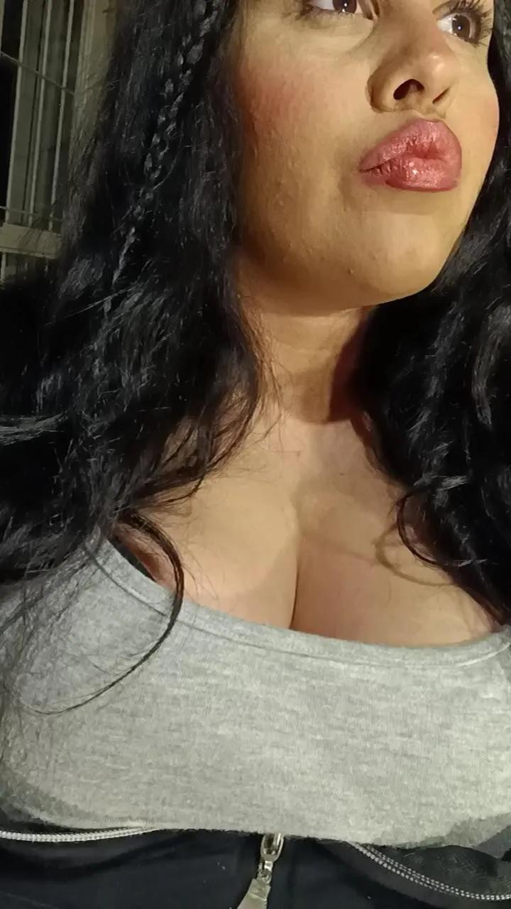 Offline sexylips2024 on Cam4