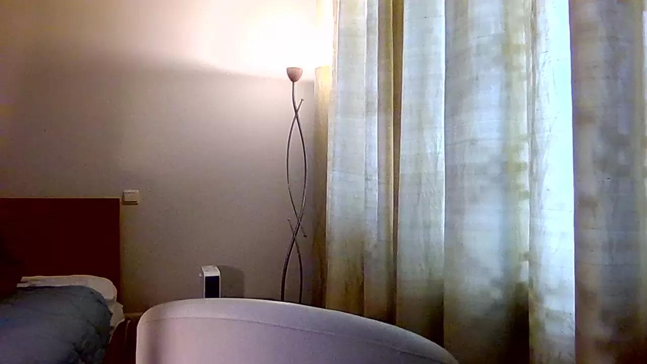 Offline SusieRedd on Cam4