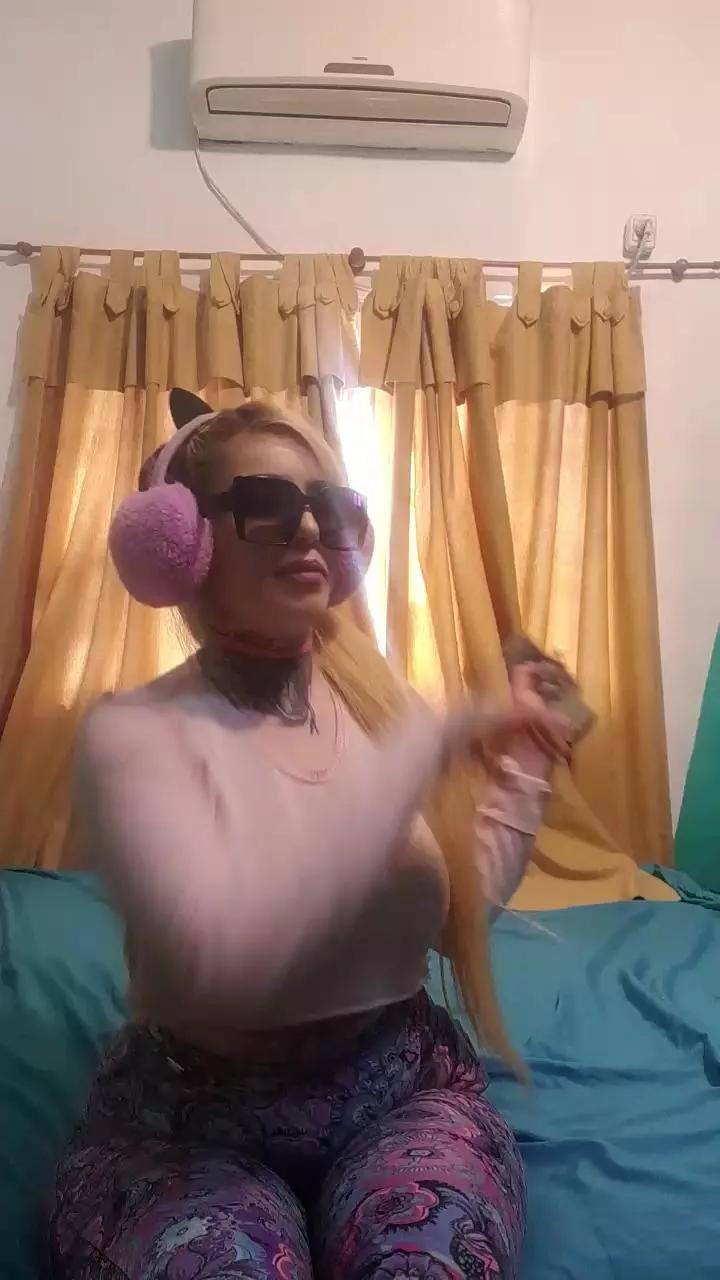 Offline taa2025_xxx on Cam4