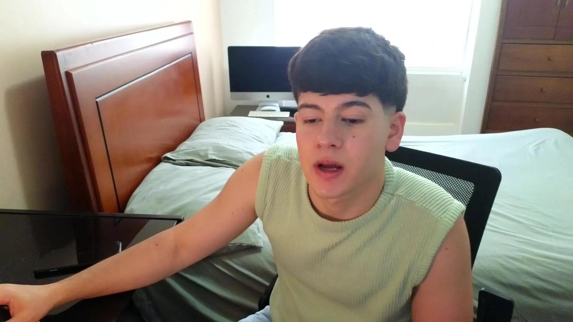 Offline tightncuteass on Cam4