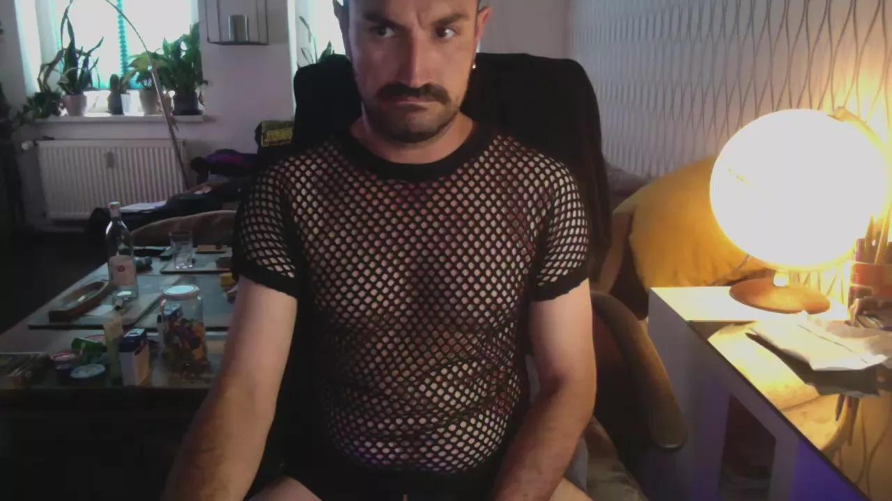 Offline tom0819 on Cam4