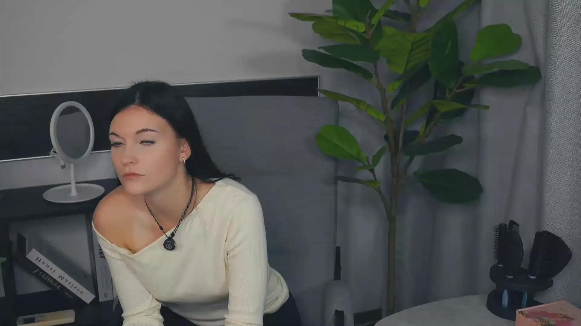 Offline UrsulaElawar on Cam4