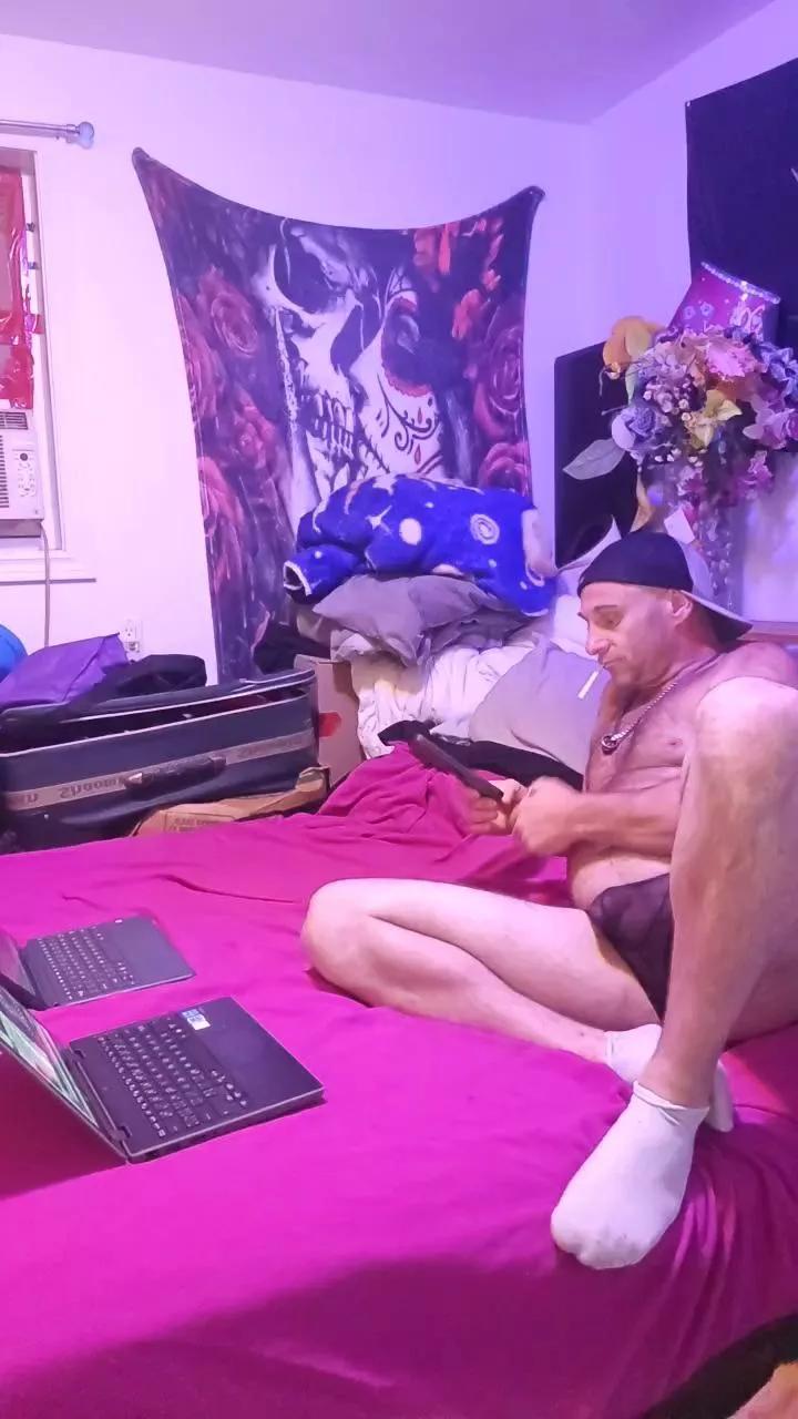 Offline Xxxcamxxx69 on Cam4